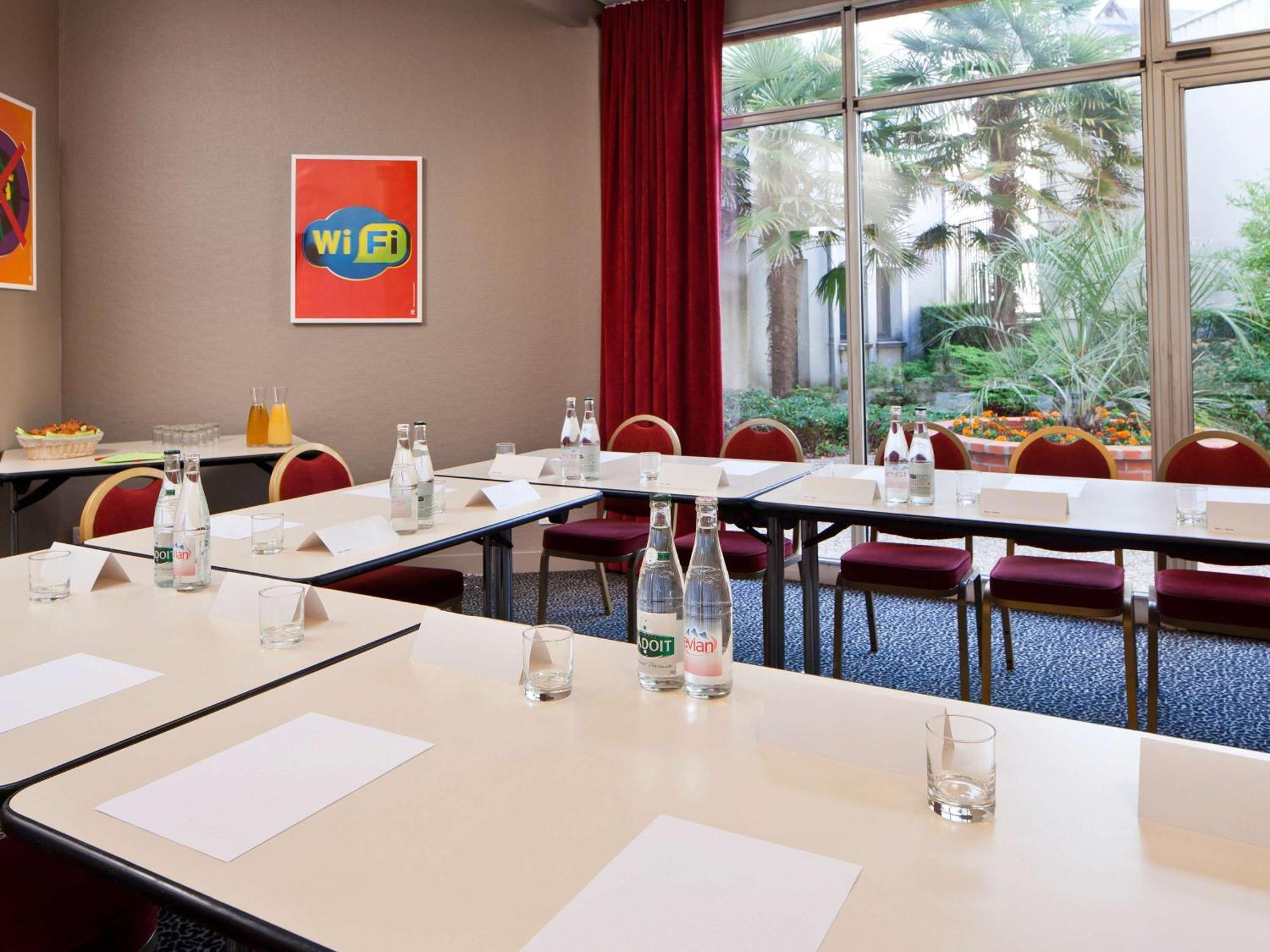 Отель Ibis Styles Blois Centre Gare Экстерьер фото