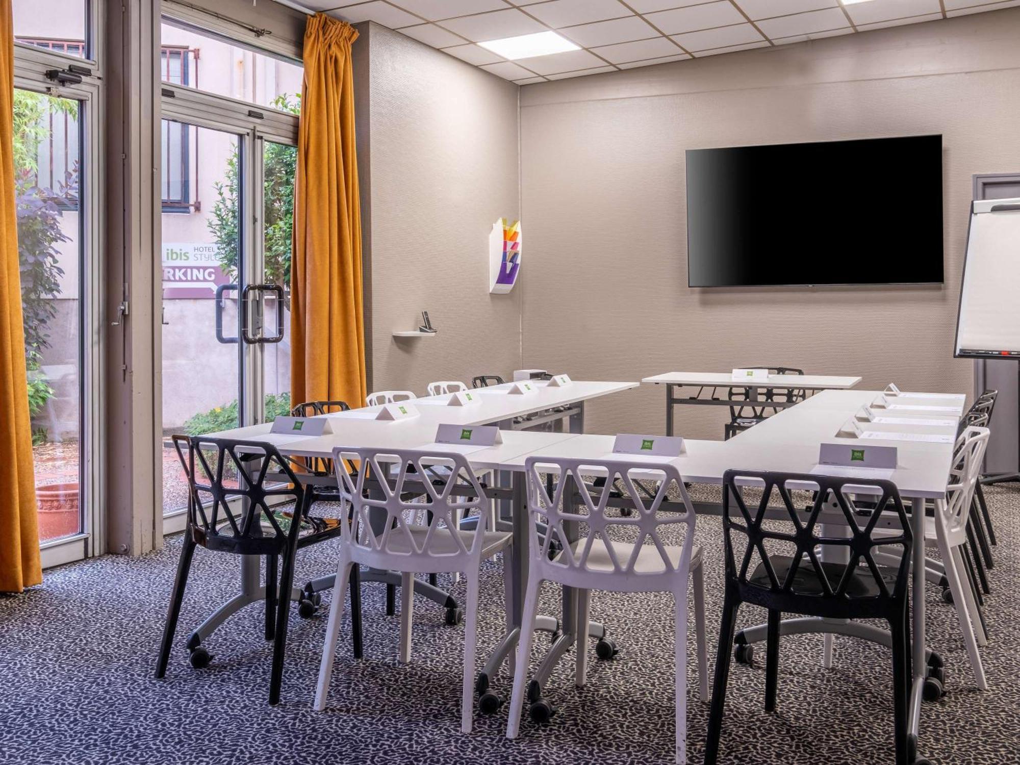 Отель Ibis Styles Blois Centre Gare Экстерьер фото