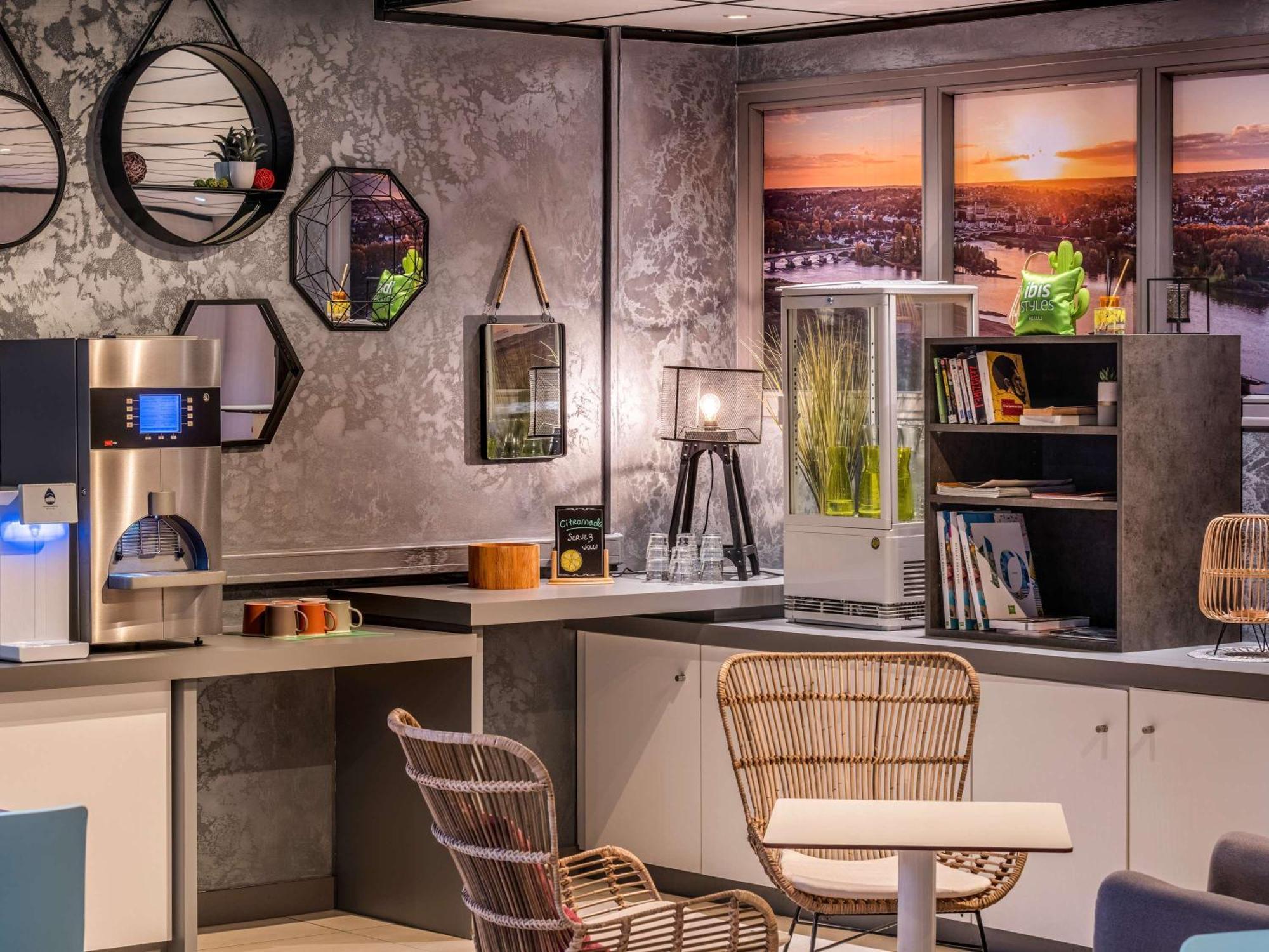 Отель Ibis Styles Blois Centre Gare Экстерьер фото
