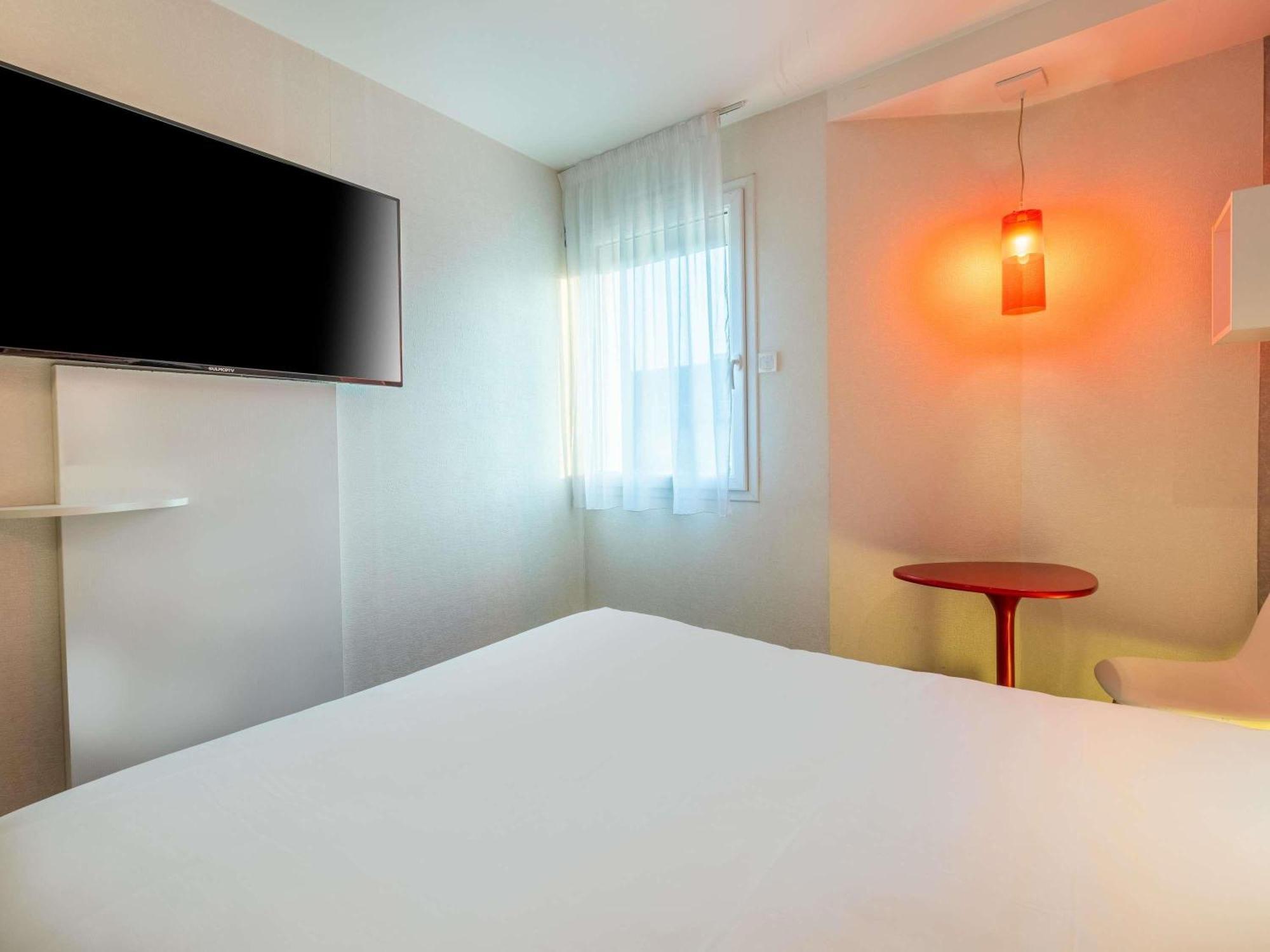 Отель Ibis Styles Blois Centre Gare Экстерьер фото